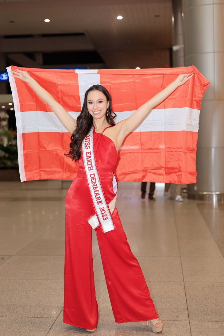 Dàn thí sinh Miss Earth 2023 diện áo dài khi đến Việt Nam- Ảnh 7.