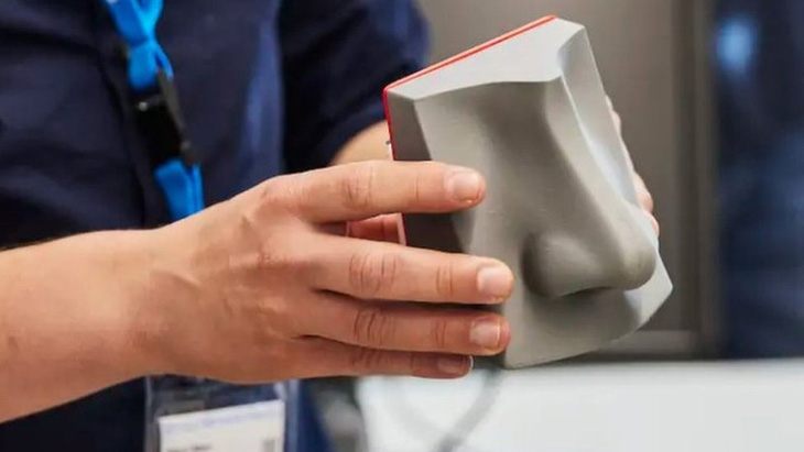 Các thiết bị cảm biến vừa vặn trong chiếc mũi điện tử được in bằng phương pháp 3D. Ảnh: bbc.com