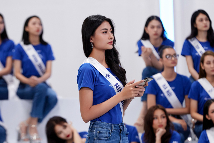 Top 50 Miss Cosmo tranh tài thử thách theo chủ đề lòng yêu nước