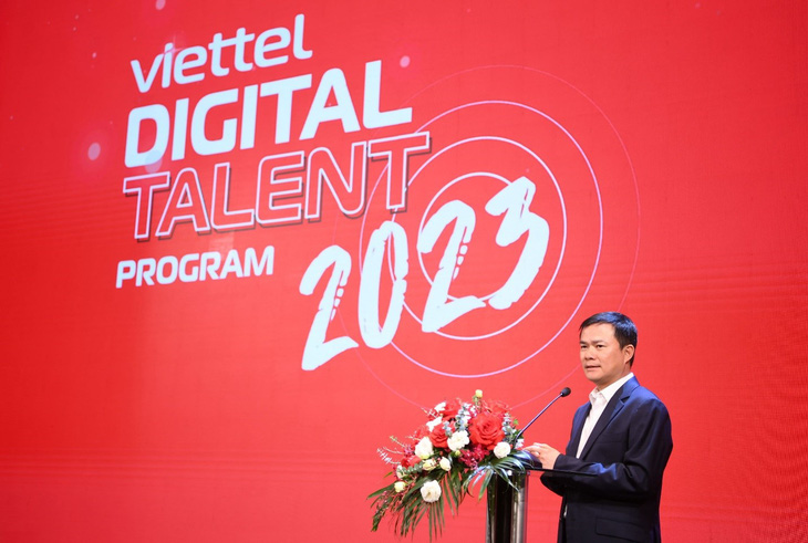 Ông Tào Đức Thắng, chủ tịch kiêm tổng giám đốc Viettel, chia sẻ tại buổi bế giảng chương trình Viettel Digital Talent