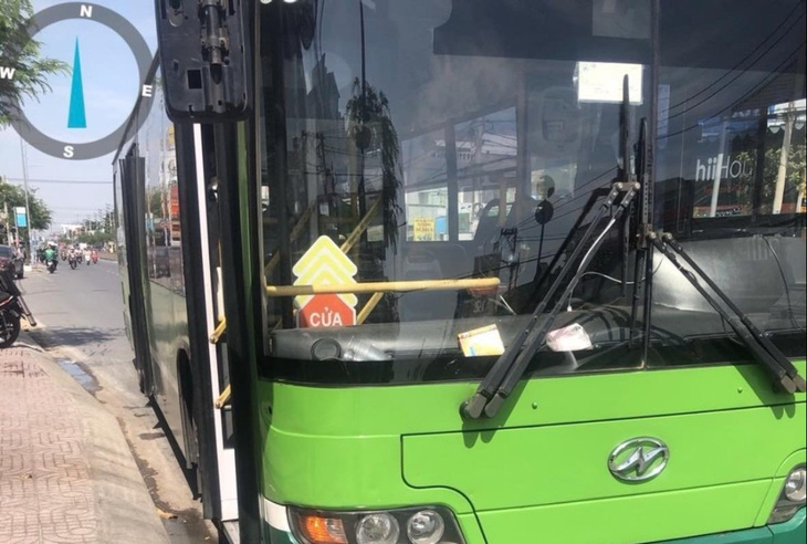 Hình ảnh chiếc xe buýt do tài xế M. điều khiển được chia sẻ trên mạng xã hội