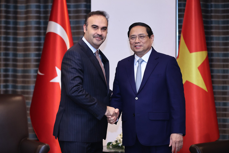Thủ tướng Phạm Minh Chính tiếp Bộ trưởng Công nghiệp và Công nghệ Fatih Kacir của Thổ Nhĩ Kỳ - Ảnh: NHẬT BẮC