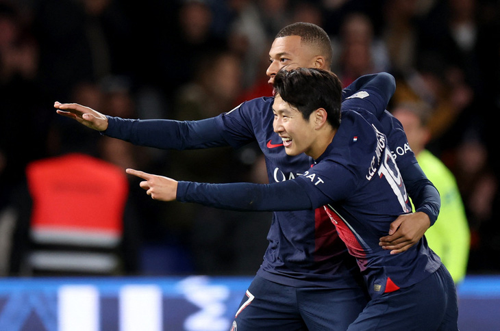 Niềm vui của các cầu thủ PSG sau khi ghi bàn vào lưới Montpellier - Ảnh: REUTERS