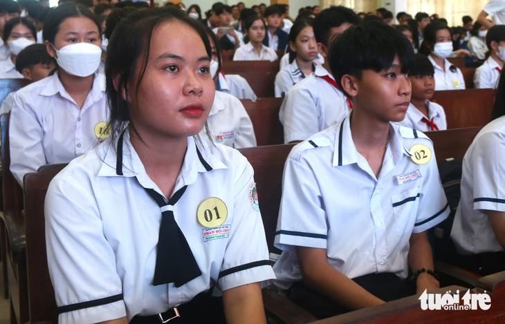 Em Phan Thanh Trúc quyết tâm trong học tập khi nhận được học bổng từ chương trình - Ảnh: NGUYỄN HOÀNG