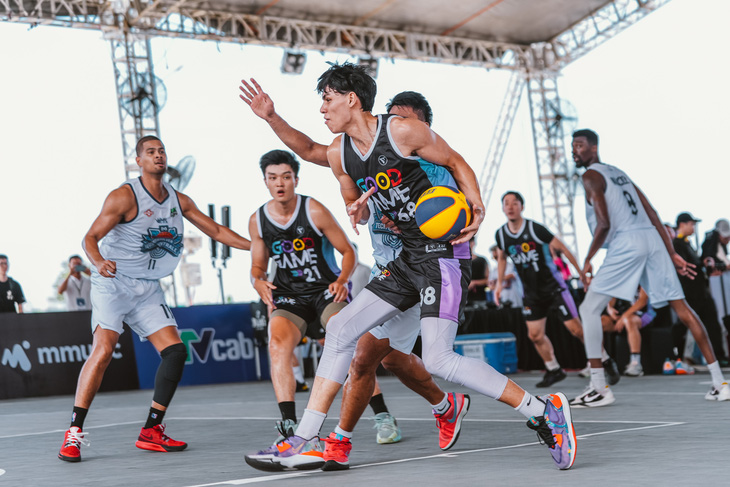 Ngôi sao bóng rổ Caleb Nguyễn (giữa) là chủ lực GG Basketball - Ảnh: VBA