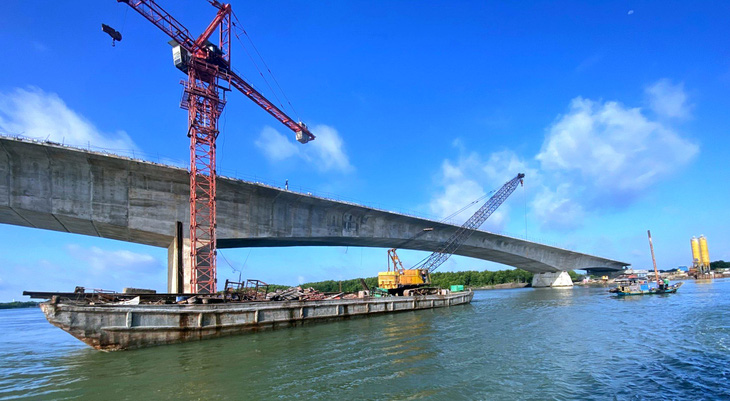 Cầu Rạch Ông trên dự án đường 991B đã hợp long. Đây là một trong những dự án giao thông trọng điểm của Bà Rịa - Vũng Tàu - Ảnh: ĐÔNG HÀ