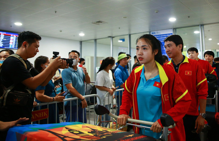 Đội tuyển nữ Việt Nam trở về - Ảnh: VFF
