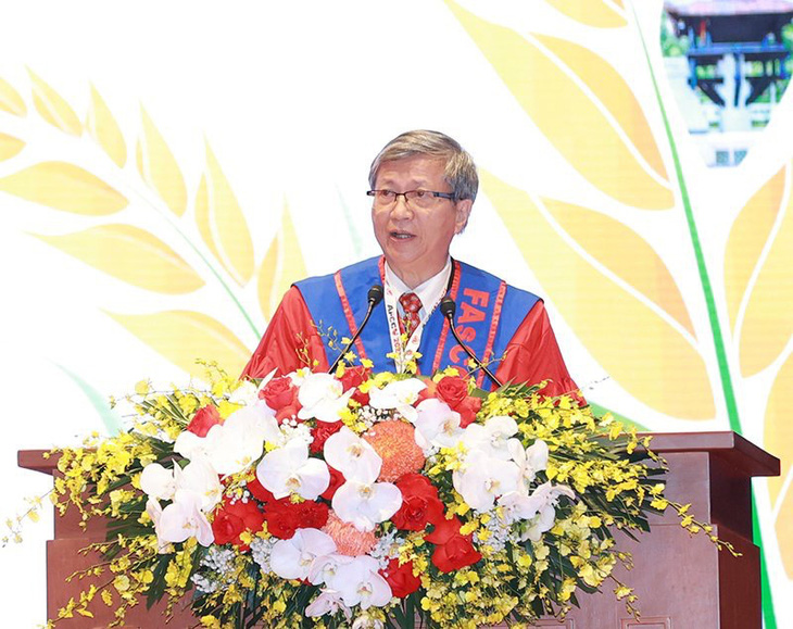 GS Huỳnh Văn Minh phát biểu tại đại hội - Ảnh: BTC