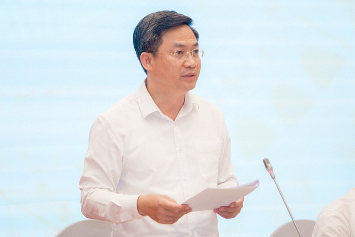 Ông Hà Minh Hải - phó chủ tịch UBND TP Hà Nội - thông tin tình hình cấp nước khu đô thị Thanh Hà - Ảnh: DANH KHANG
