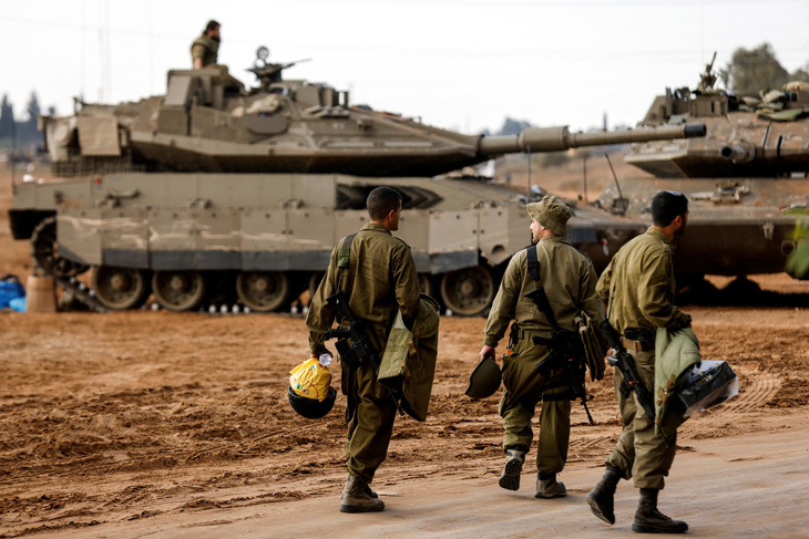 Binh sĩ Israel tại khu vực gần biên giới với Dải Gaza, miền nam Israel, ngày 15-10 - Ảnh: REUTERS