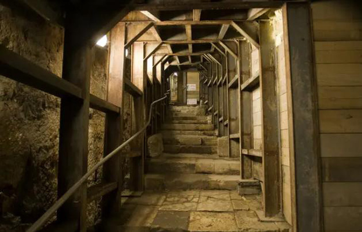 Đường hầm dài 600m tại một địa điểm gần khu phức hợp nhà thờ Hồi giáo Al-Aqsa bên trong các bức tường của thành phố cổ Jerusalem và dẫn đến thành phố David - Ảnh: AHMAD GHARBLI