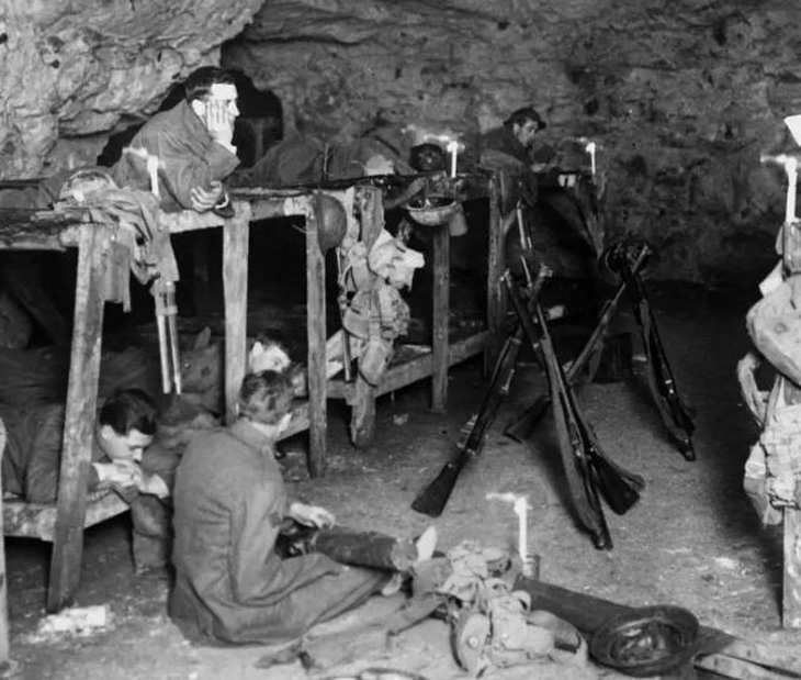 Trong Thế chiến thứ nhất, quân đội Anh đã đào một hệ thống đường hầm khổng lồ bên dưới phòng tuyến của quân Đức để chuẩn bị cho một cuộc tấn công - Ảnh: PRINT COLECTOR