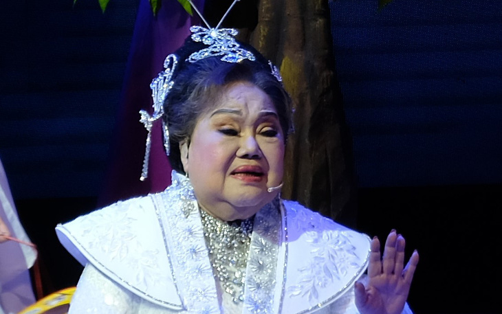 Ngọc Giàu, Hoài Linh xuất hiện trên sân khấu Huỳnh Long, Bình Tinh quá tâm huyết
