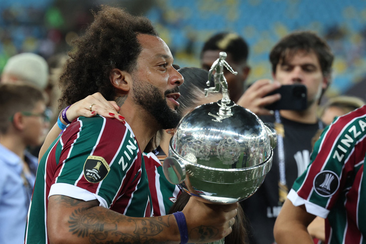 Marcelo với chức vô địch Copa Libertadores cùng Fluminense - Ảnh: AFP