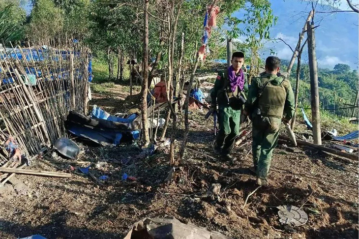 "Liên minh 3 anh em" gồm Đội quân dân tộc Arakan (AA), Đội quân Liên minh dân chủ quốc gia Myanmar (MNDAA), và Quân đội giải phóng dân tộc Ta'ang (TNLA) thông báo đã chiếm giữ 80 đồn quân sự kể từ khi giao tranh xảy ra cách đây một tuần - Ảnh: AFP