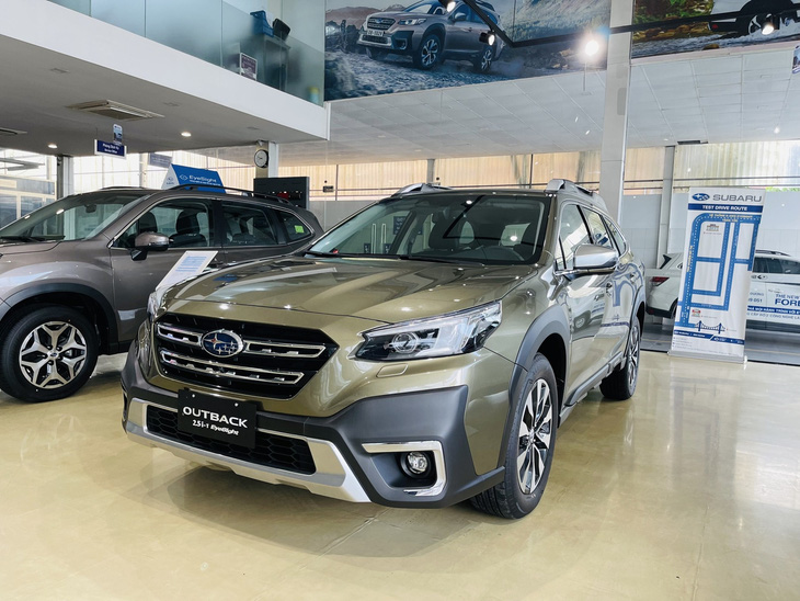 Subaru Outback được nâng cấp vào năm ngoái. Tương tự Tiguan Allspace, Outback facelift cũng không có thay đổi rõ rệt. Thiết kế xe được tinh chỉnh lại, màn hình kết nối Apple CarPlay không dây, âm thanh Harman Kardon là những điểm mới - Ảnh: Đại lý Subaru/Facebook