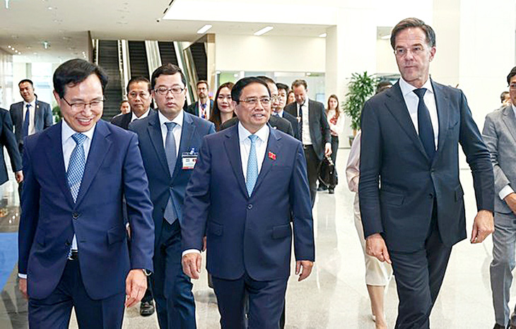 Thủ tướng Phạm Minh Chính và Thủ tướng Hà Lan Mark Rutte dự Diễn đàn doanh nghiệp công nghệ cao Việt Nam - Hà Lan  - Ảnh: VGP