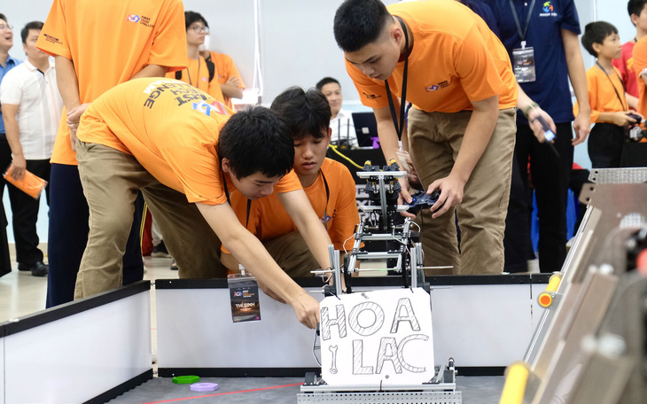 Học sinh Việt Nam thi thiết kế robot biết vẽ tranh, đội chiến thắng dự giải vô địch thế giới
