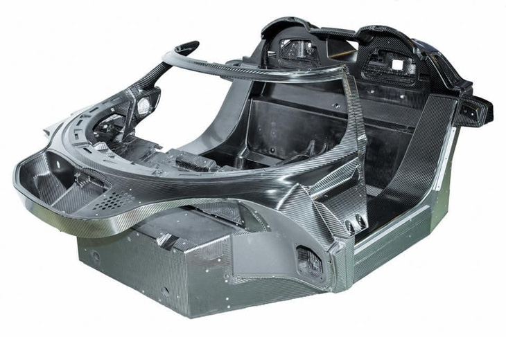The position of the fuel tank adjacent to the passenger compartment is also a very unique layout - Photo: Apex Automotive