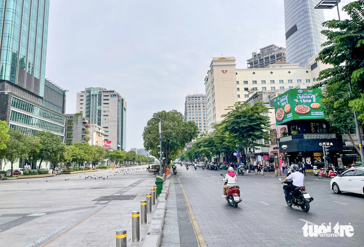 Khu vực phố đi bộ Nguyễn Huệ giáp với đường Ngô Đức Kế (quận 1, TP.HCM) - Ảnh: CHÂU TUẤN