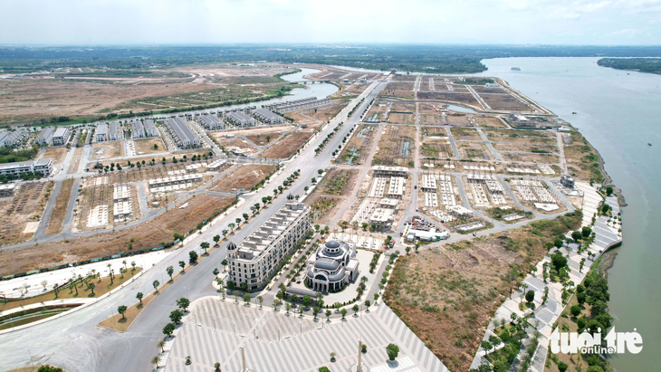 Đồng Nai vừa cho phép 752 căn biệt thự tại siêu dự án Aqua City Đồng Nai của Novaland được giao dịch - Ảnh: NGỌC HIỂN