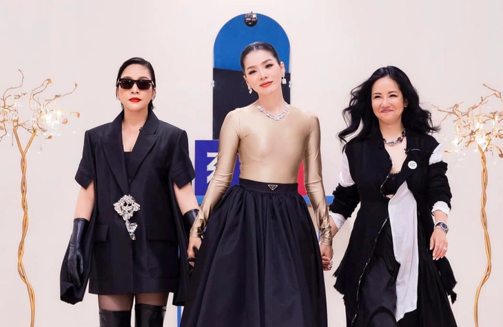 Từ trái qua: Mỹ Linh, Lệ Quyên, Hồng Nhung xuất hiện trong tập 1 "Chị đẹp đạp gió rẽ sóng 2023" - Ảnh: BTC