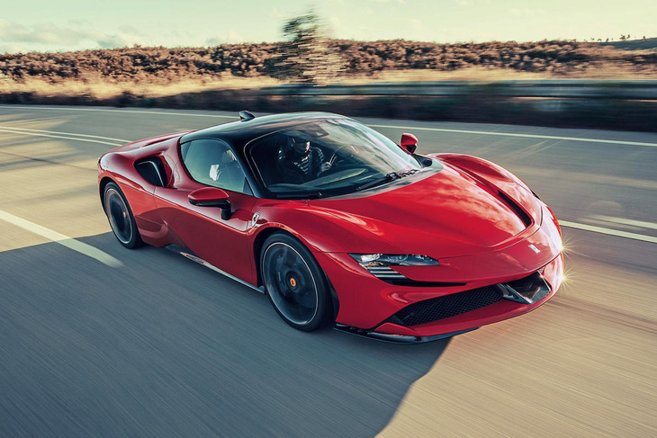 Thời thế thay đổi: Xe hybrid chiếm hơn một nửa doanh số Ferrari - Ảnh 1.