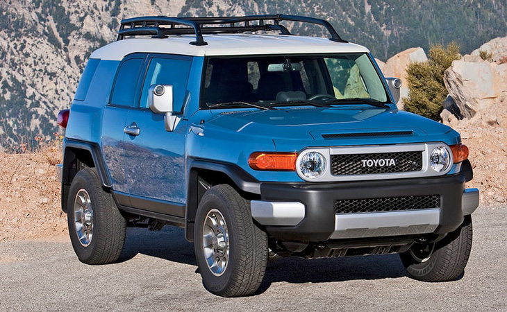 Toyota FJ Cruiser từng được so sánh với Hummer H1 vì thiết kế rất giống cùng thị trường trọng tâm là Bắc Mỹ, dù có kích thước nhỏ hơn hẳn - Ảnh: Toyota