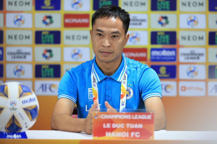 Do ông Đinh Thế Nam chưa có bằng Pro AFC, nên vị trí HLV tạm quyền CLB Hà Nội tại đấu trường châu Á vẫn là ông Lê Đức Tuấn - Ảnh: H.TÙNG