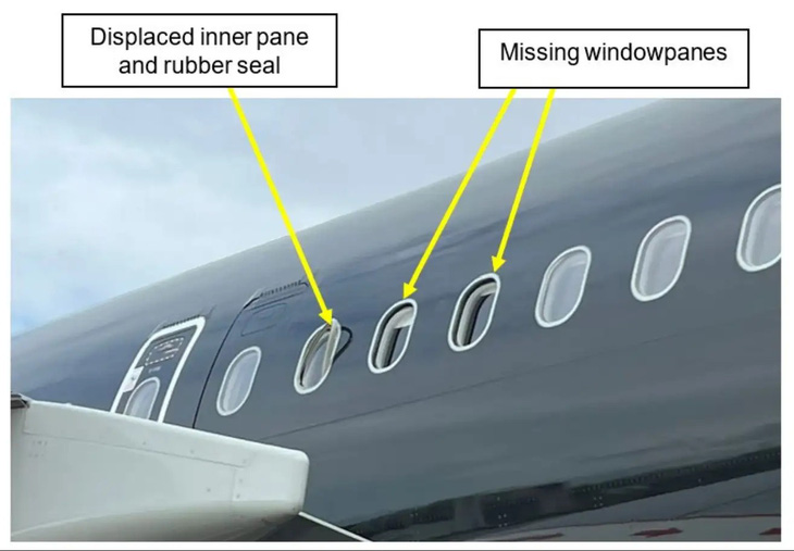 Ba khung cửa sổ bị hư hại nghiêm trọng suýt khiến thảm họa xảy ra với chiếc Airbus A321 - Ảnh: AAIB