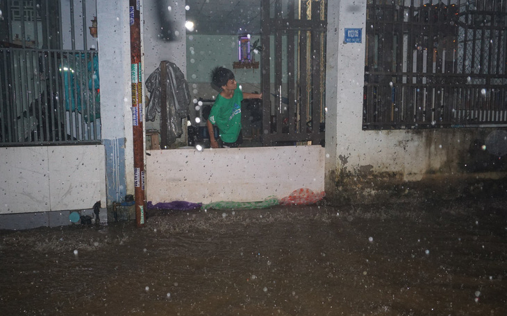 Mưa lớn, nhiều nơi ở Đà Nẵng tái ngập trong đêm
