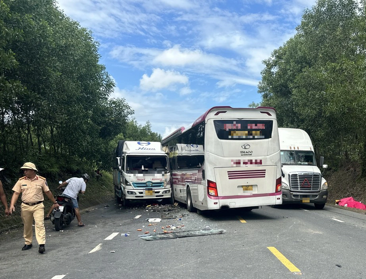 Tai nạn liên hoàn trên đường tránh Nam Hải Vân khiến 3 người bị thương - Ảnh: Công an cung cấp