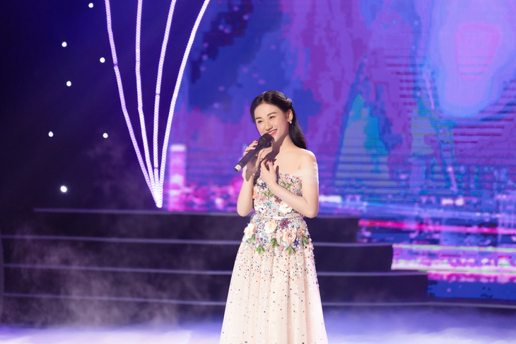 Ngoại hình sáng sân khấu, cô ca sĩ gen Z Lê Minh Ngọc ngay lập tức 