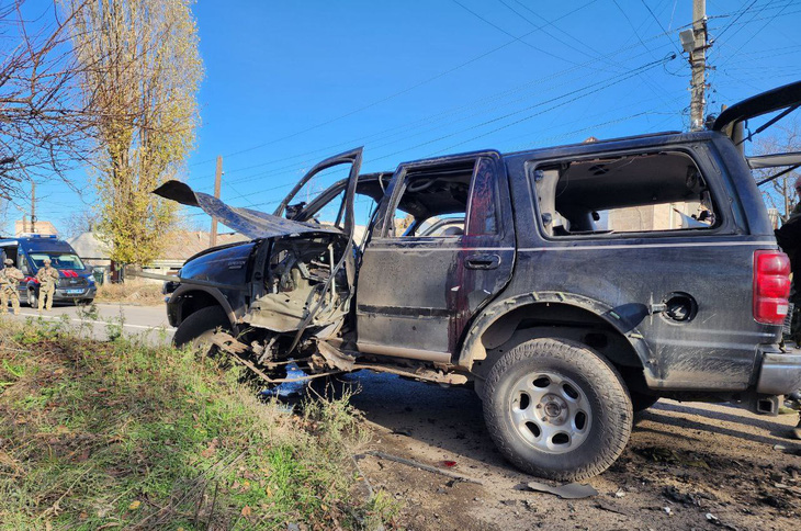 Chiếc xe chở ông Mikhail Filiponenko bị đánh bom - Ảnh: SPUTNIK