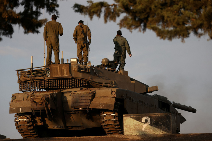 Lính Israel tham gia tập trận ở cao nguyên Golan, gần biên giới với Syria hôm 2-11 - Ảnh: REUTERS