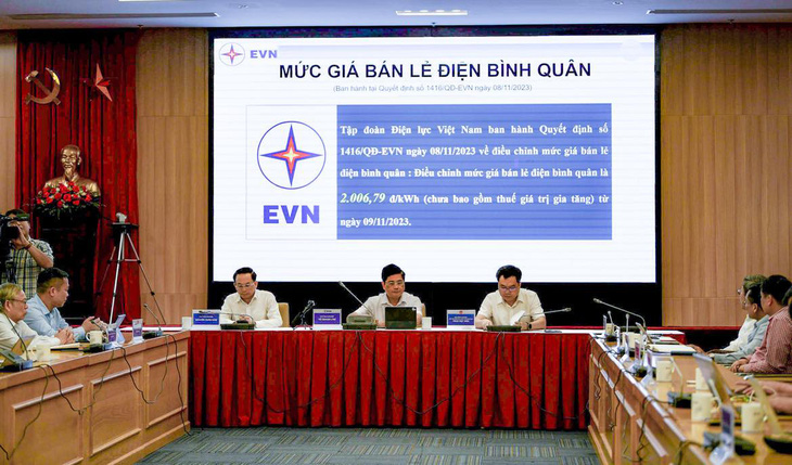 EVN tổ chức cuộc họp trao đổi thông tin về điều chỉnh giá điện chiều 9-11 - ẢNH: NAM TRẦN