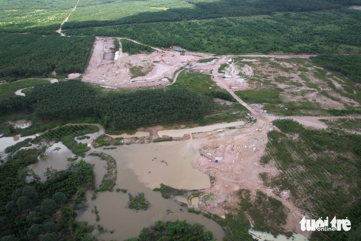 Mỏ cát của Công ty TNHH Xăng dầu Đức Tín từng bị xử phạt khi chưa hoàn tất lắp trạm cân, camera giám sát nhưng đã rầm rộ khai thác - Ảnh: MAI THỨC