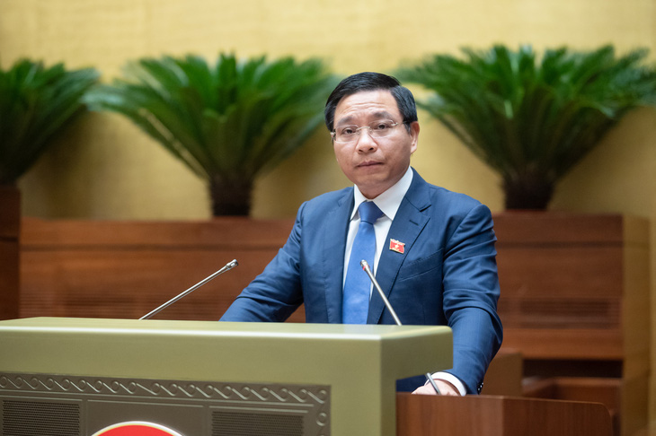 Bộ trưởng Bộ Giao thông vận tải Nguyễn Văn Thắng  báo cáo tại Quốc hội sáng 9-11 - Ảnh: GIA HÂN