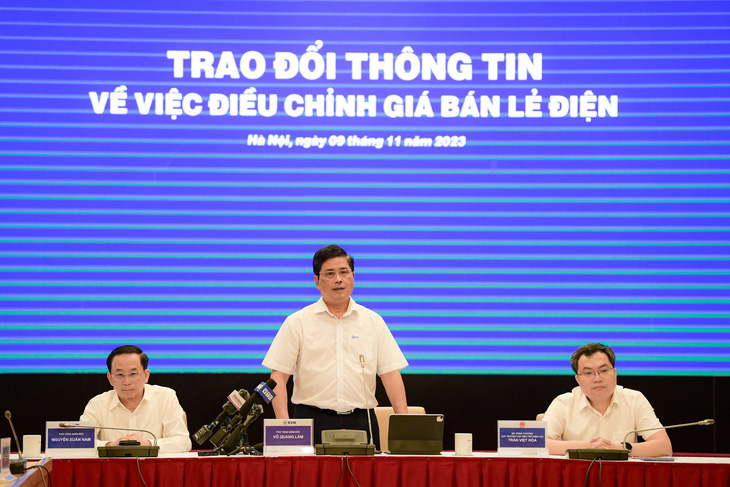 Họp trao đổi thông tin về tăng giá điện - Ảnh: NAM TRẦN