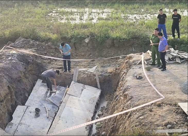 Hiện trường sập cống hộp trên đường gom cao tốc Diễn Châu - Bãi Vọt khiến hai công nhân tử vong  - Ảnh: Bạn đọc cung cấp