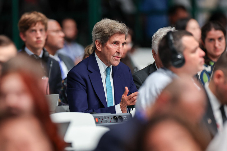 Đặc phái viên của tổng thống Mỹ về khí hậu John Kerry tham dự hội nghị - Ảnh: COP28