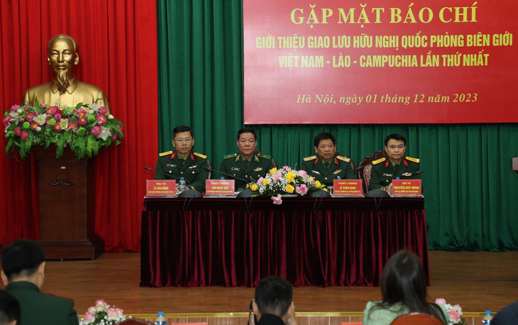 Gặp mặt báo chí giới thiệu giao lưu hữu nghị quốc phòng biên giới Việt Nam - Lào - Campuchia lần thứ nhất - Ảnh: MẠNH HÙNG