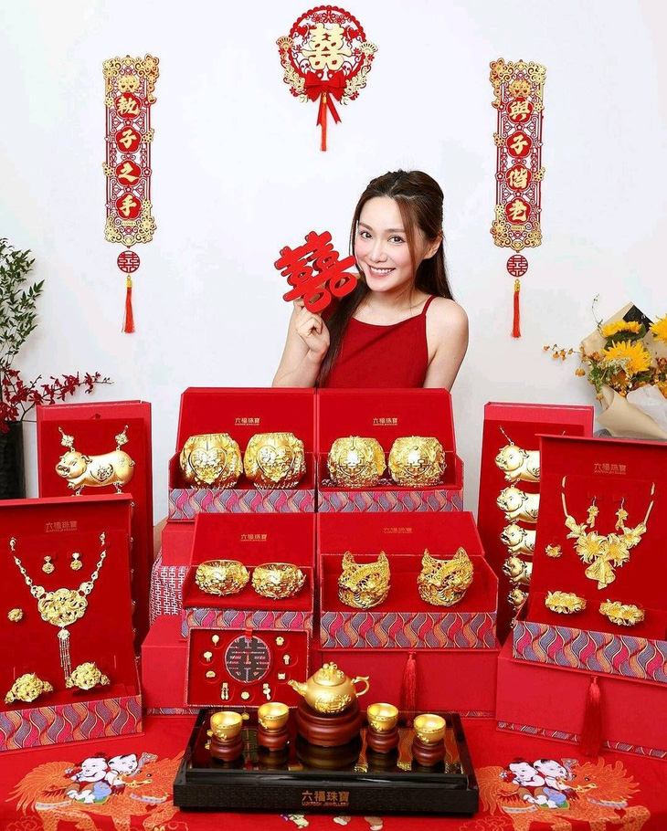 Choáng ngợp với sinh lễ toàn vàng của Mã Quốc Minh, nhất là khi giá vàng đang tăng ngút ngàn!