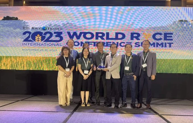 Các doanh nghiệp Việt Nam cùng nhận giải thưởng &quot;Gạo ngon nhất thế giới&quot; 2023 - Ảnh: N.N.