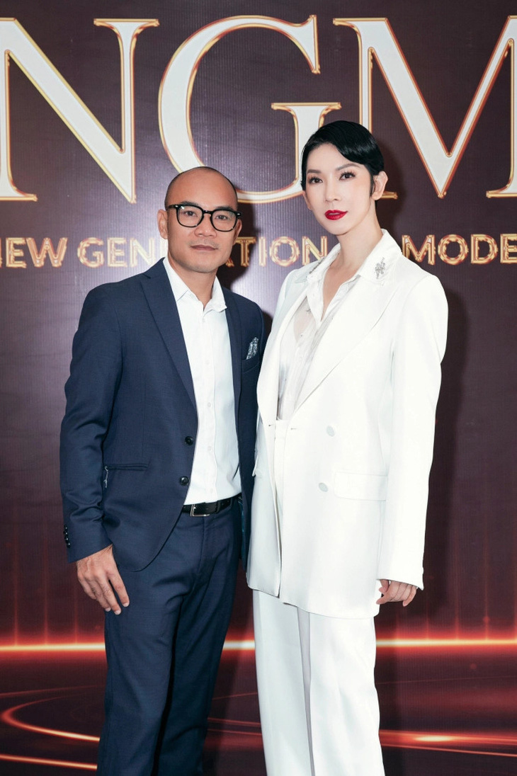 Tổng đạo diễn Nguyễn Ngọc Lâm và siêu mẫu Xuân Lan