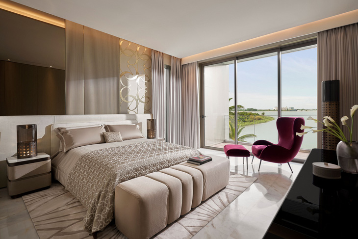 Phòng ngủ chính với tầm nhìn tuyệt đẹp hướng ra sông Tắc và sông Đồng Nai