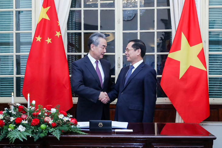 Bộ trưởng Ngoại giao Bùi Thanh Sơn tiếp Ngoại trưởng Trung Quốc Vương Nghị ngày 1-12 - Ảnh: PHONG SƠN