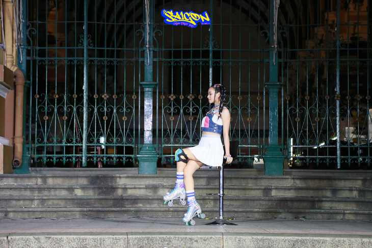 Với giai điệu pop dance - funky bắt tai, vui tươi và năng động, nữ ca sĩ Giana đã mang lại một màn trình diễn độc đáo tại sân khấu Saigon Urban Street Fest