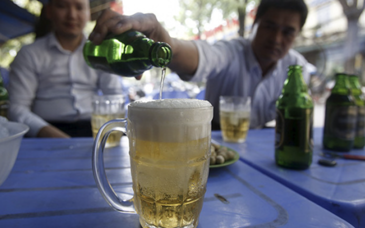 Thái Lan bắt hàng quán đo nồng độ cồn và giải rượu cho khách nhậu