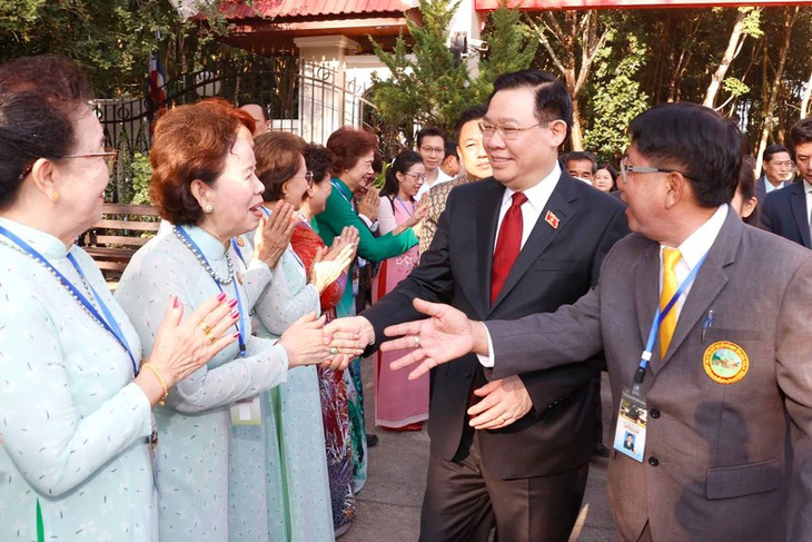 Chủ tịch Quốc hội Vương Đình Huệ đến thăm Khu di tích Chủ tịch Hồ Chí Minh - Ảnh: TTXVN